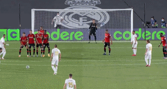 4-3！欧洲最神奇球队诞生：开局5轮0胜进降级区！如今升至第3争冠