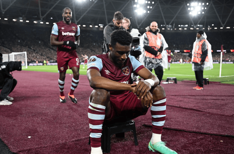 前锋关键进球锁定胜局